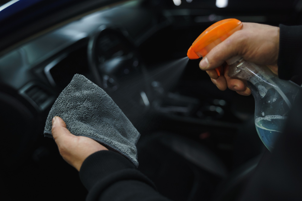 nettoyer l'intérieur d'une voiture